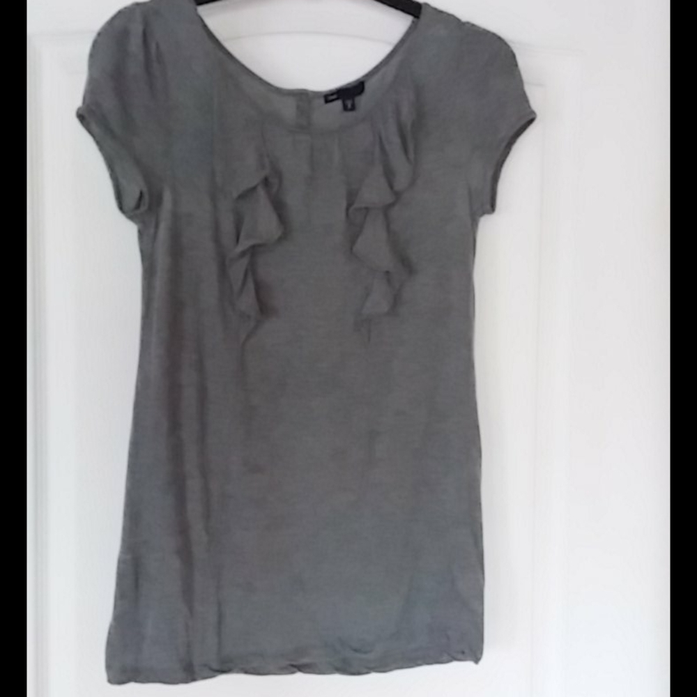 Gap ruffle front crew neck tee
